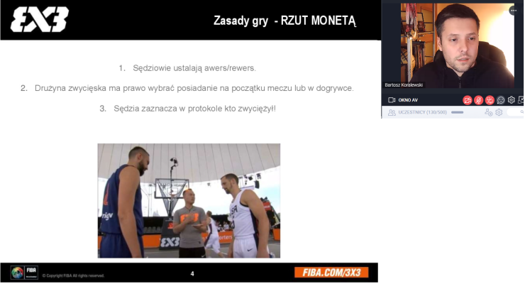Bartosz Koralewski, przedstawiający opis zasad gry w koszykówkę 3x3