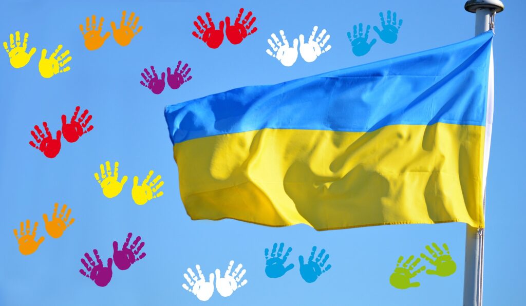 Flaga Ukrainy wokół niej kolorowe dłonie