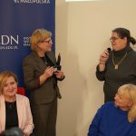 Osoba udzielająca odpowiedzi - Elżbieta Matusiak, Prezeska Fundacji Projekt ROZ, od 20 lat prowadzi placówkę opiekuńczo-wychowawczą typu rodzinnego.